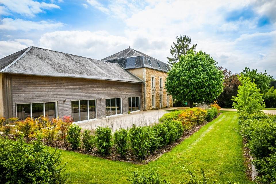 façade et terrasse du gîte de Persine